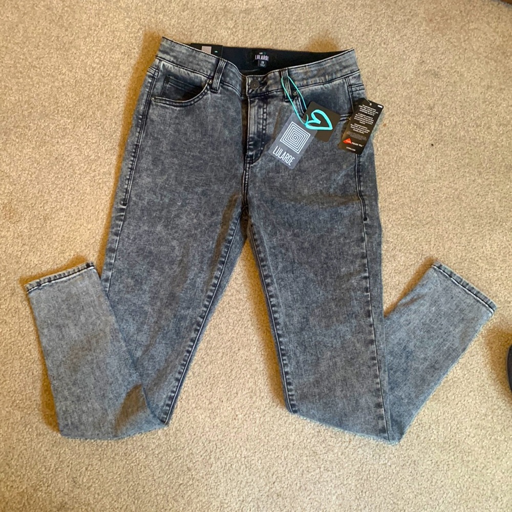 NEW WITH TAGS  Lularoe Black acid wash skinny jeans stretchy size 28 fits sz6-8